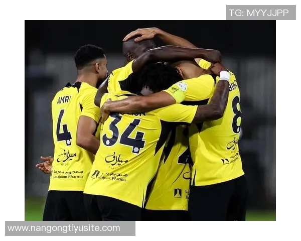 本泽马社交媒体庆祝战胜利雅得胜利强调团队承诺与重要胜利